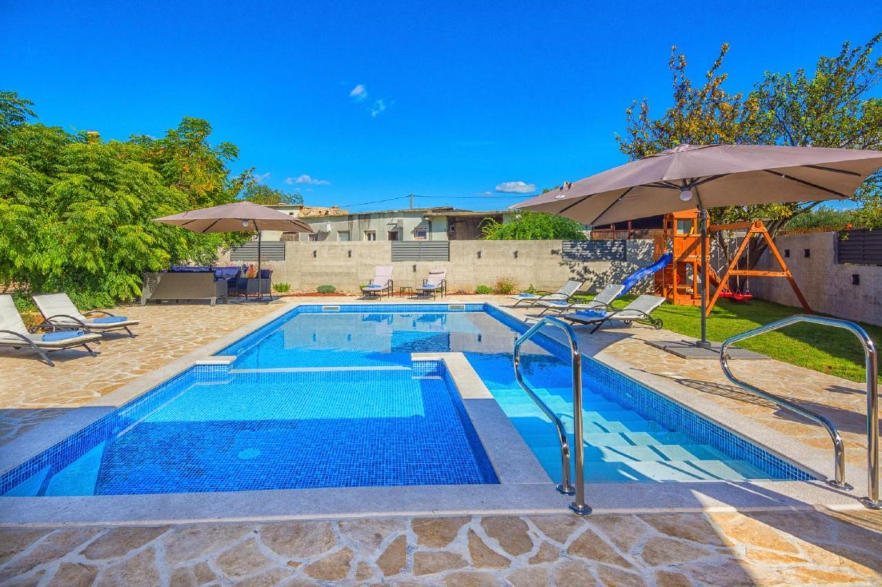 Holiday Home Tower With Private Pool, Sauna And Quads Smilcic Εξωτερικό φωτογραφία