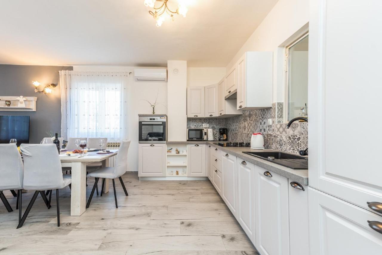 Holiday Home Tower With Private Pool, Sauna And Quads Smilcic Εξωτερικό φωτογραφία